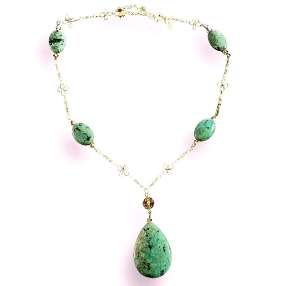 unbranded Jewelry - Jade vintage necklace 11.5”